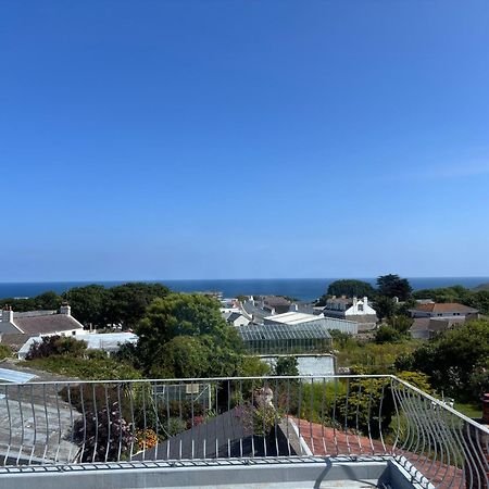 Bonjour Guest House Braye Exterior photo