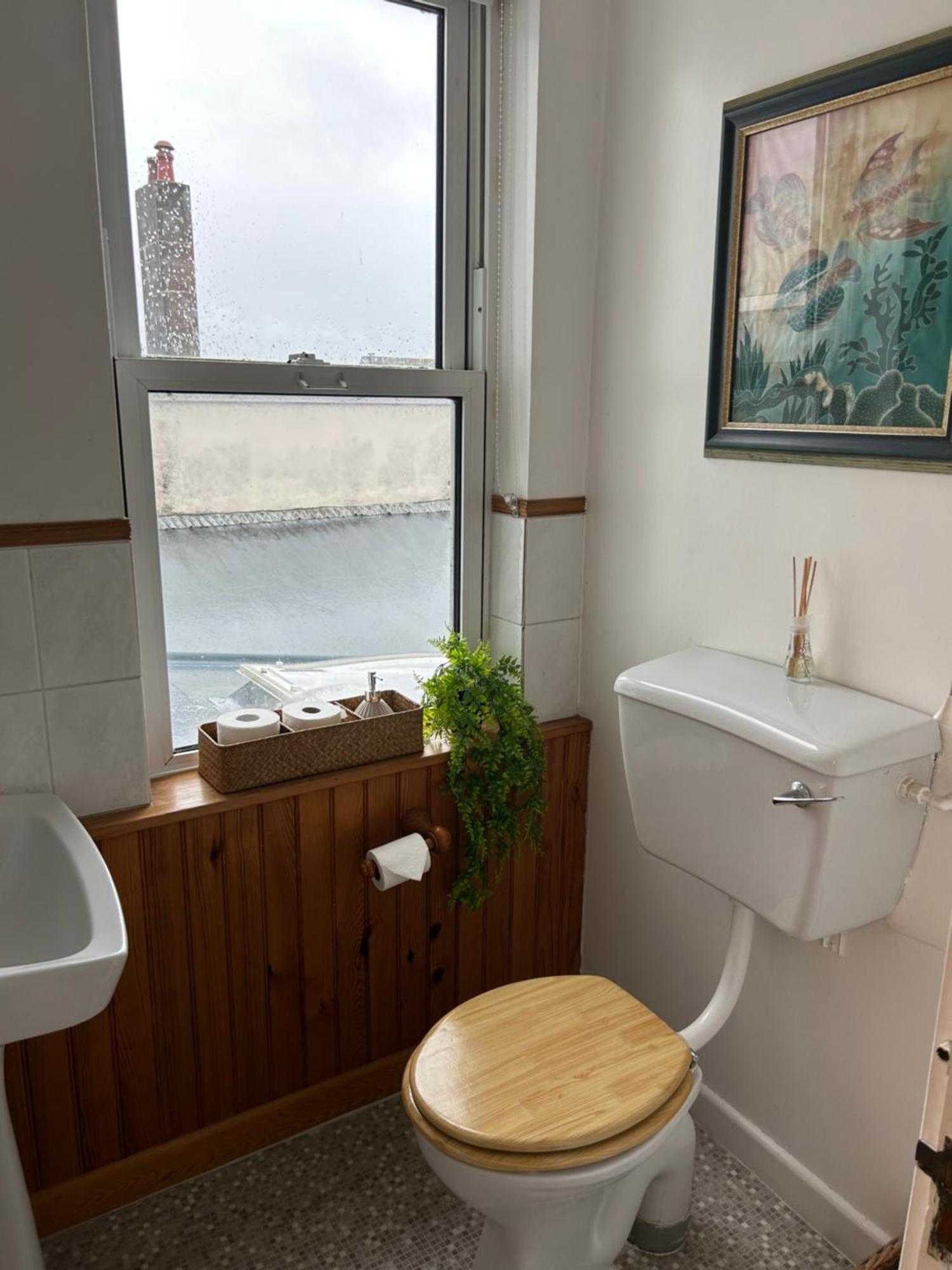 Bonjour Guest House Braye Exterior photo